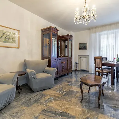 Einaudi Apartmán *