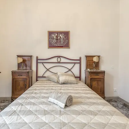 Einaudi Apartamento *